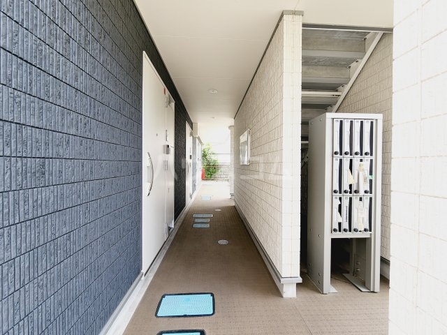 21/30 エントランス