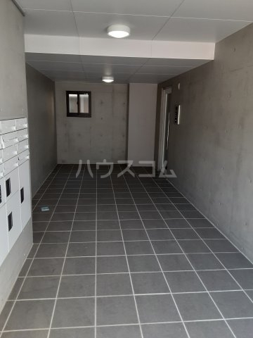 27/30 エントランス