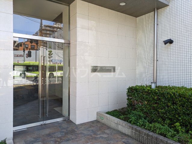 26/30 エントランス