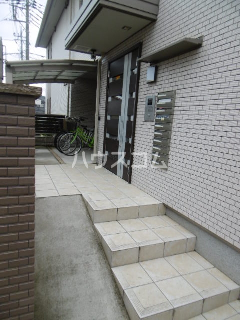 27/30 エントランス