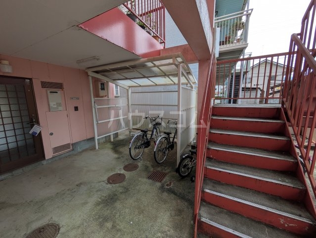 25/30 エントランス