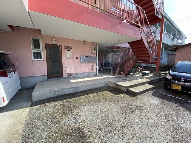 28/30 エントランス