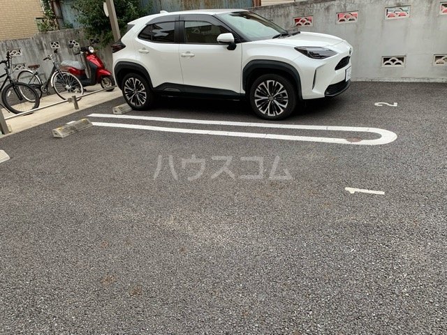 28/30 駐車場