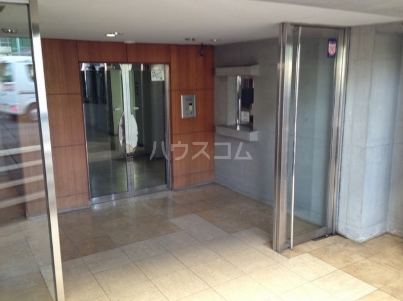 21/28 エントランス