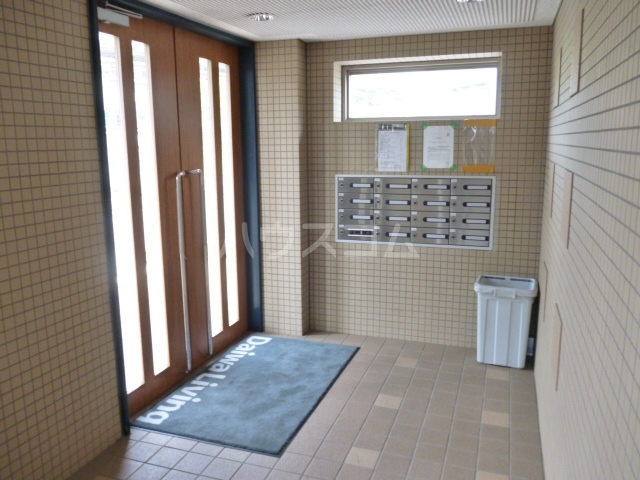 21/30 エントランス