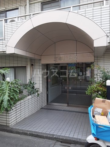 21/26 エントランス