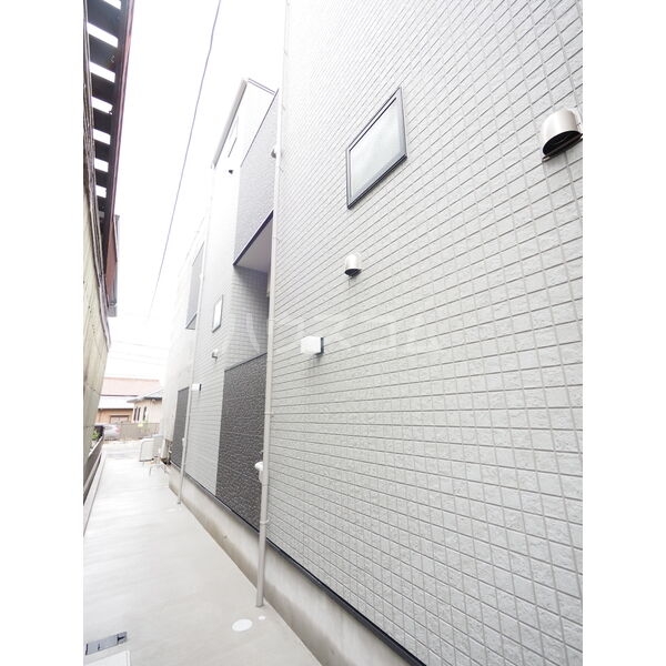 23/30 エントランス