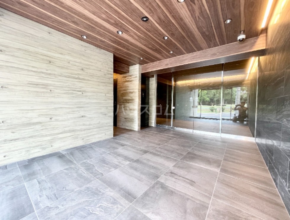 16/20 エントランス