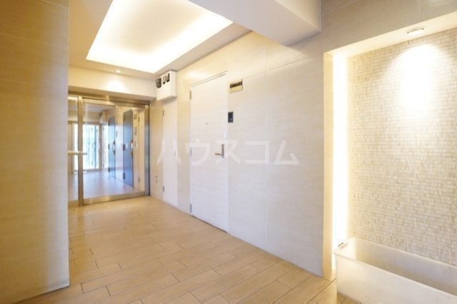 21/30 エントランス