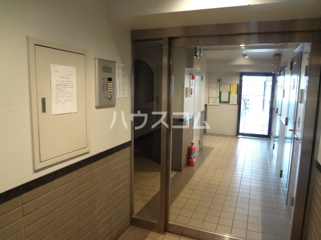 23/30 エントランス