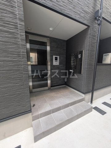 20/21 エントランス