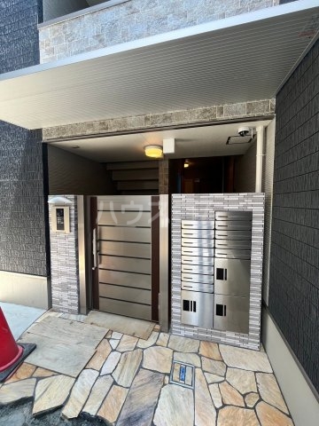 21/30 エントランス