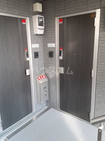 23/25 エントランス