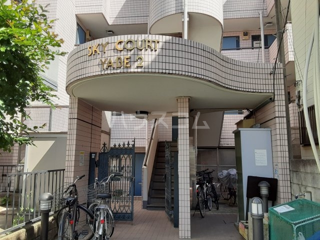 27/30 エントランス