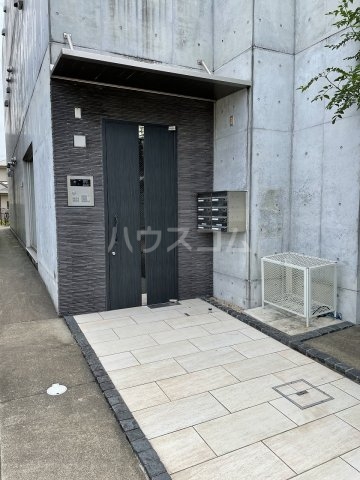 28/30 エントランス