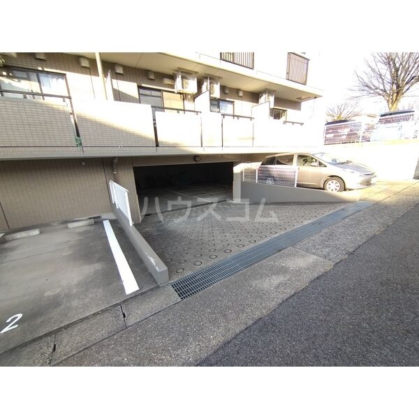 13/18 駐車場
