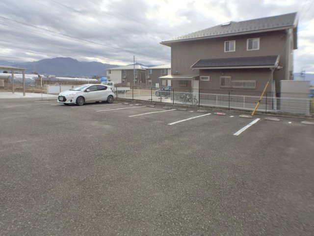 15/15 駐車場