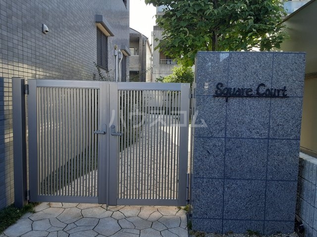 24/30 エントランス