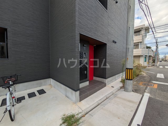 21/30 エントランス