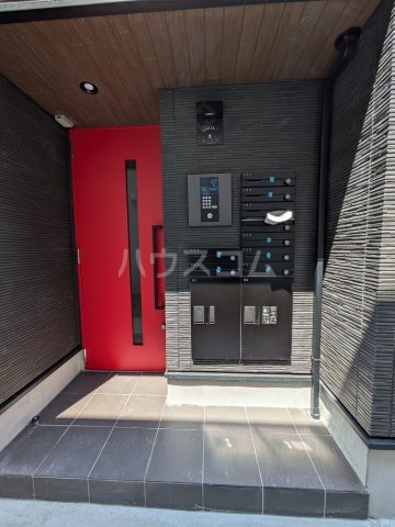 28/30 エントランス