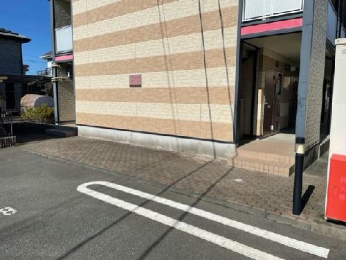 13/18 エントランス