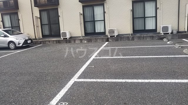 15/15 駐車場