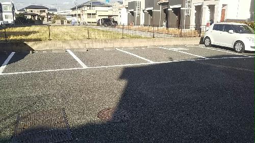 13/13 駐車場