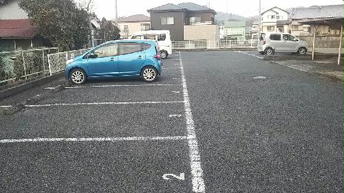 13/13 駐車場