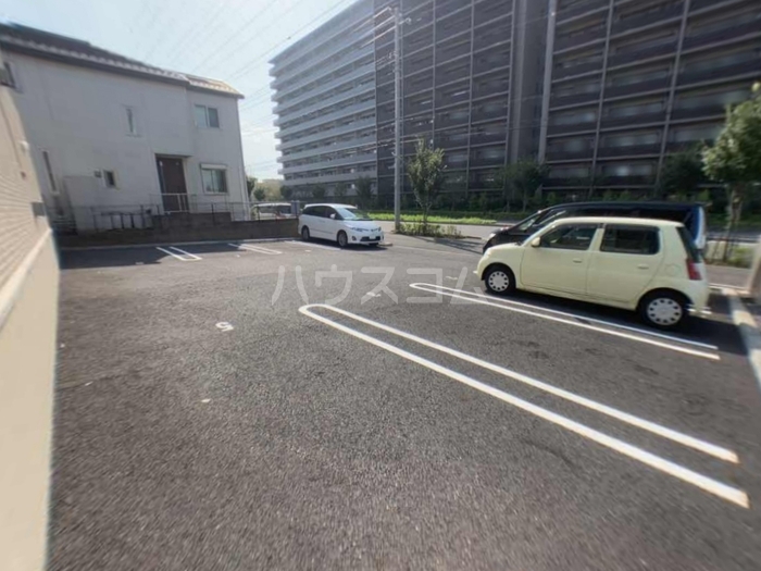 16/17 駐車場