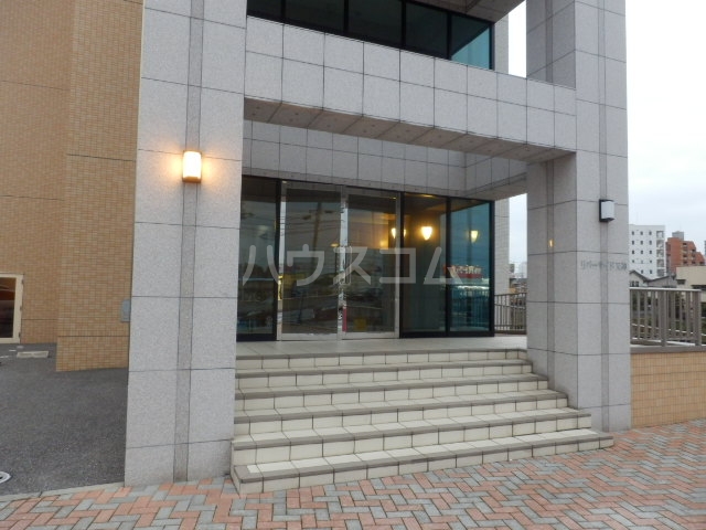 21/30 エントランス