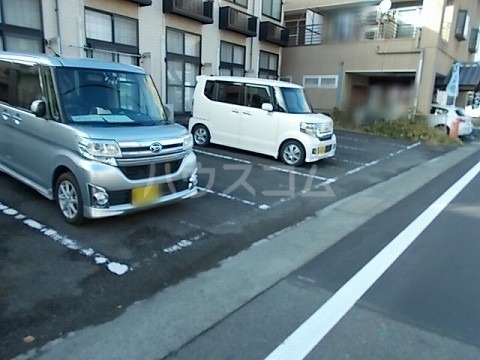 13/14 駐車場