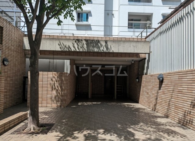 28/30 エントランス