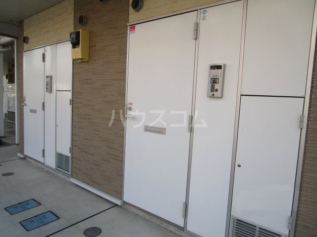 16/19 エントランス