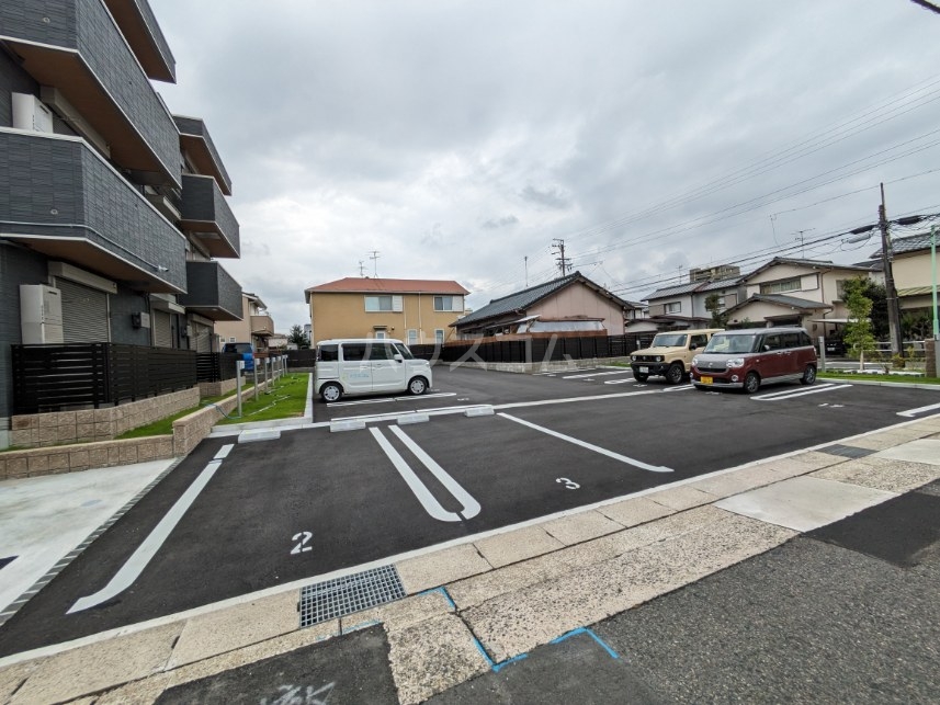 28/30 駐車場