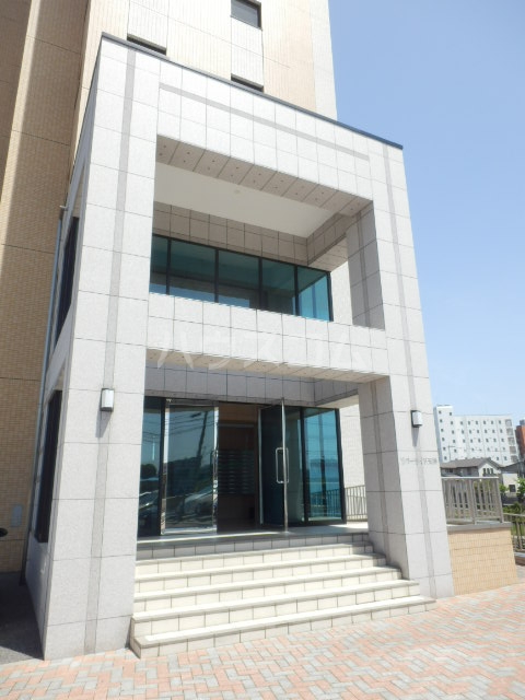 22/30 エントランス