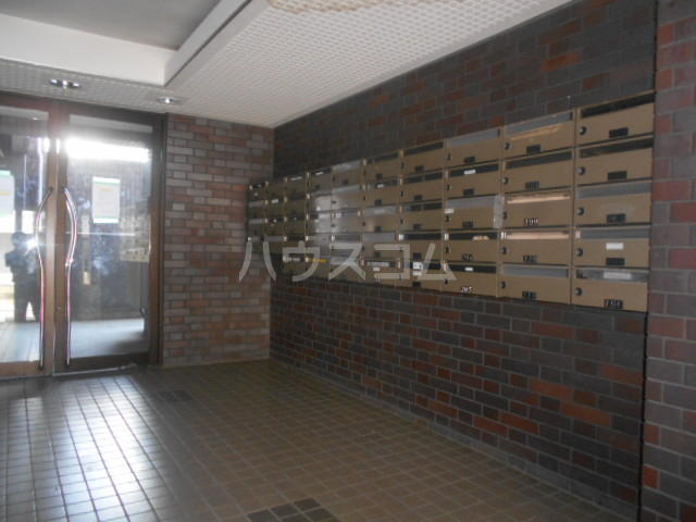 19/27 エントランス