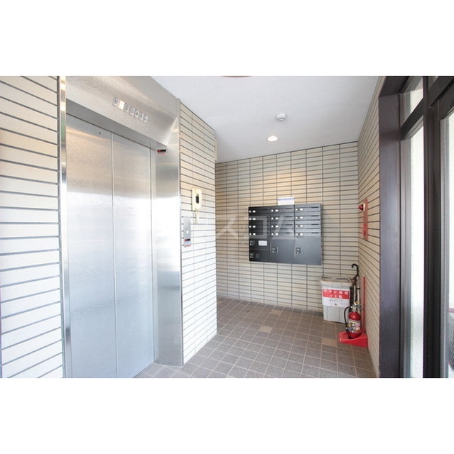 19/24 エントランス