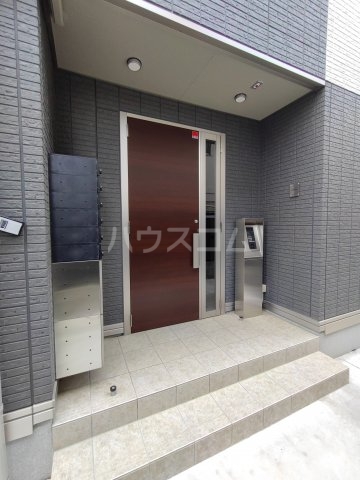 21/30 エントランス