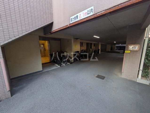 27/30 駐車場
