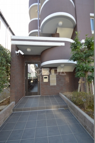 21/22 エントランス