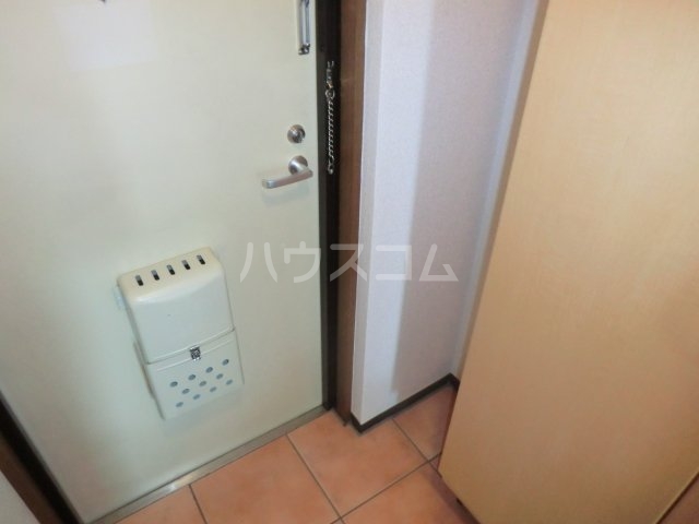 13/26 玄関