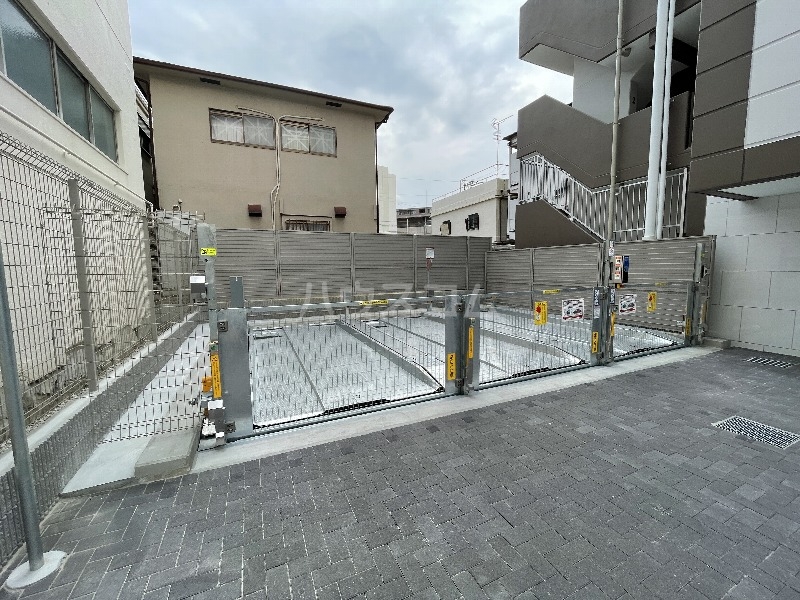 27/30 駐車場