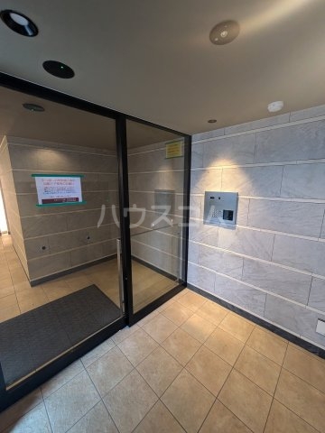 23/30 エントランス