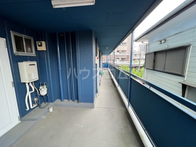 24/27 エントランス