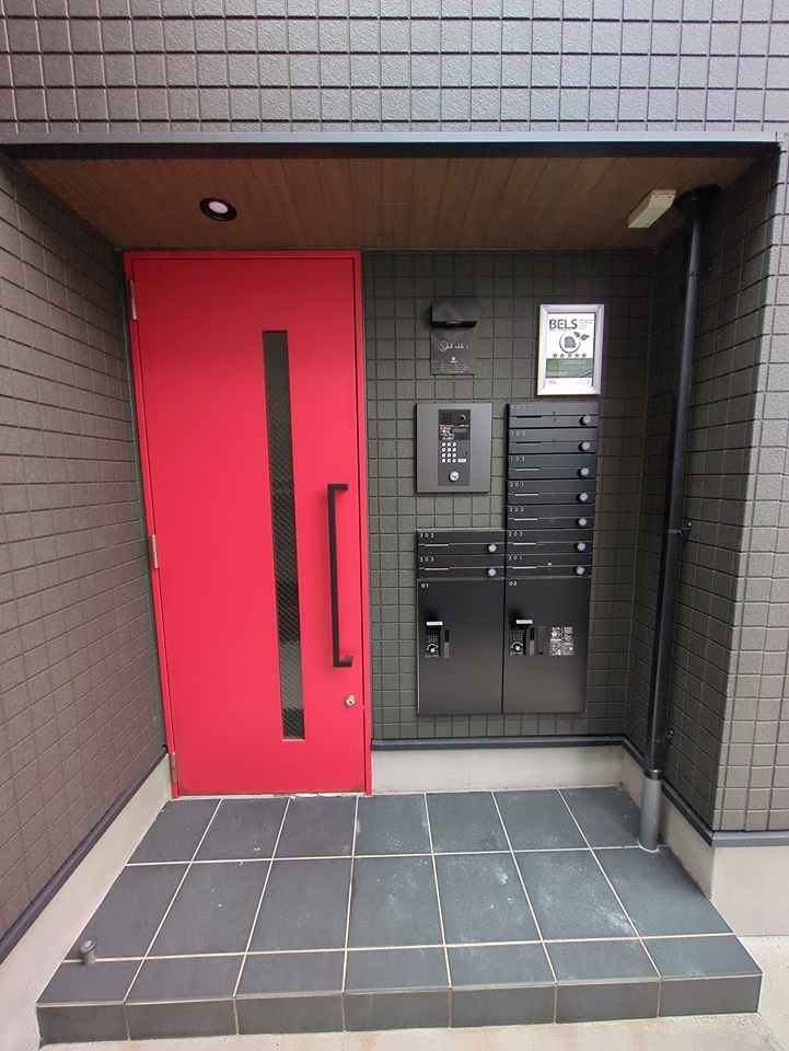 27/30 エントランス