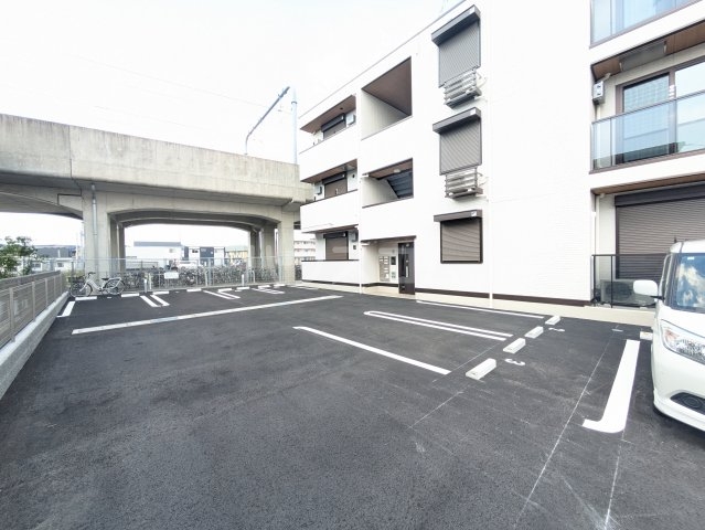 28/30 駐車場