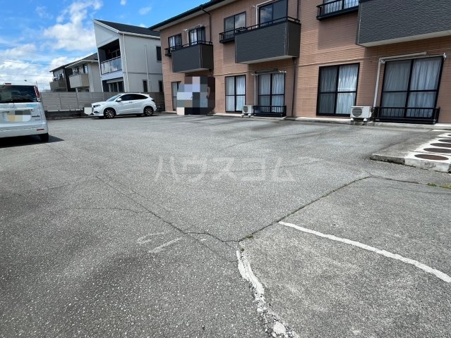 22/23 駐車場