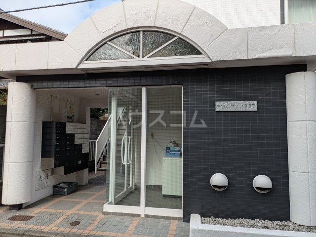25/30 エントランス