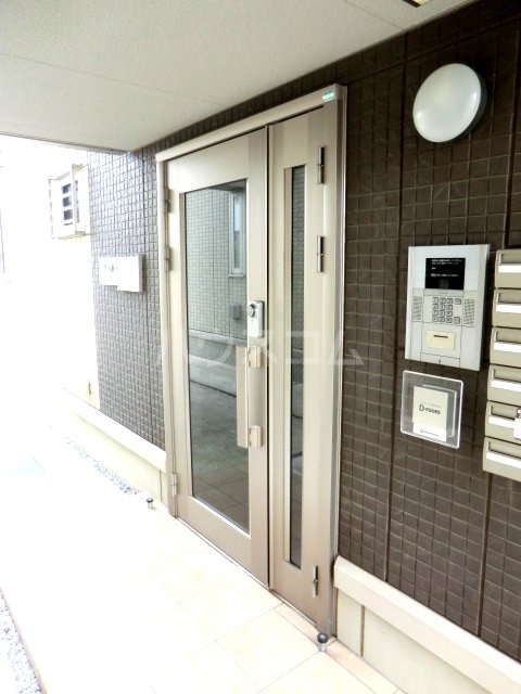 19/30 エントランス