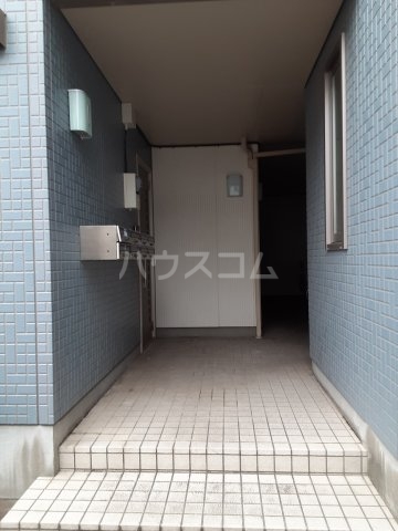 28/30 エントランス